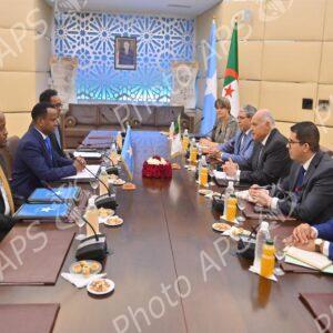 Le MAE Attaf s'entretient avec son homologue somalien en visite officielle en Algérie