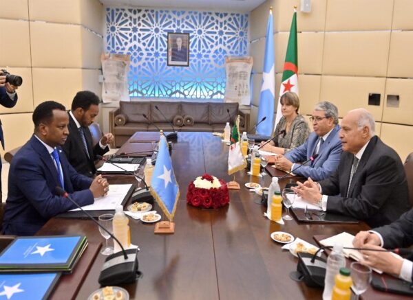 Le MAE Attaf s'entretient avec son homologue somalien en visite officielle en Algérie