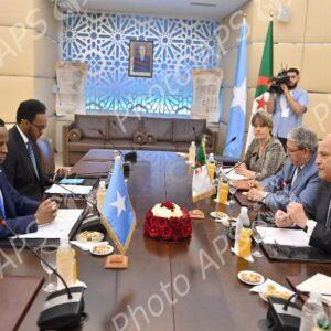 Le MAE Attaf s'entretient avec son homologue somalien en visite officielle en Algérie