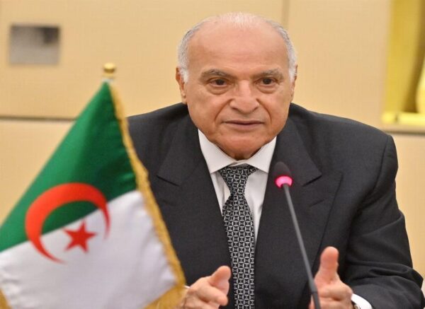 Le MAE Attaf s'entretient avec son homologue somalien en visite officielle en Algérie