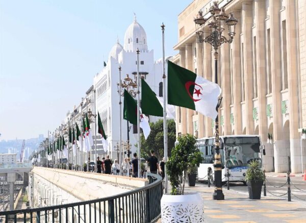 Chute d'un bus de voyageurs dans l'Oued El Harrach : Deuil national d'un et drapeaux en berne