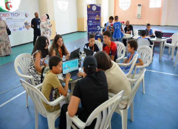 Oran: ouverture du championnat national amical de robotique et d’intelligence artificielle