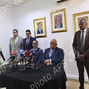 Déclaratrion à la presse de l'ambassadeur de la RASD et de l'ambassadeur d'Afrique du Sud .