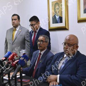 Déclaratrion à la presse de l'ambassadeur de la RASD et de l'ambassadeur d'Afrique du Sud .