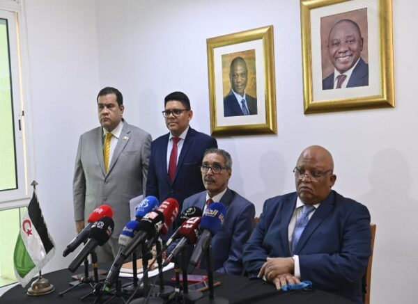 Déclaratrion à la presse de l'ambassadeur de la RASD et de l'ambassadeur d'Afrique du Sud .