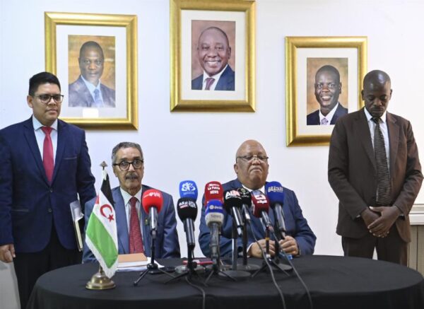 Déclaratrion à la presse de l'ambassadeur de la RASD et de l'ambassadeur d'Afrique du Sud .