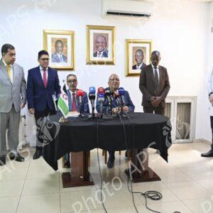Déclaratrion à la presse de l'ambassadeur de la RASD et de l'ambassadeur d'Afrique du Sud .
