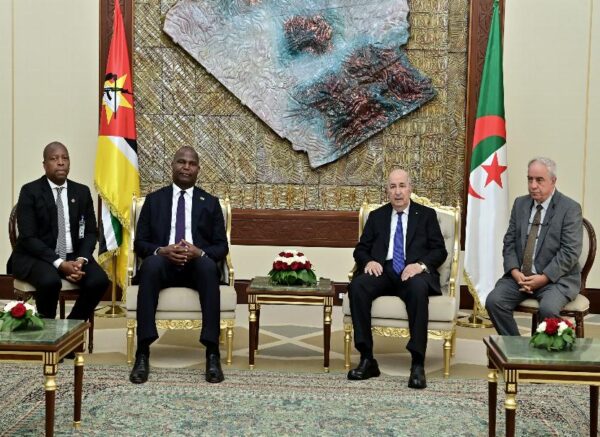 Le président de la République s'entretient en tête-à-tête avec son homologue du Mozambique