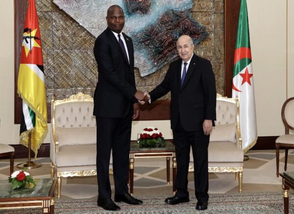Le président de la République s'entretient en tête-à-tête avec son homologue du Mozambique