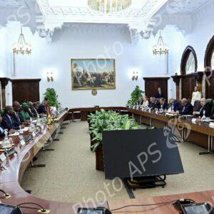 Les entretiens entre le président de la République et son homologue du Mozambique élargis aux délégations des deux pays