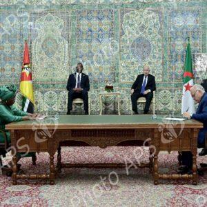 Le président de la République copréside avec le président du Mozambique la cérémonie de signature de six accords et mémorandums d'entente de coopération bilatérale