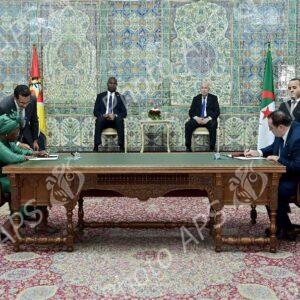 Le président de la République copréside avec le président du Mozambique la cérémonie de signature de six accords et mémorandums d'entente de coopération bilatérale