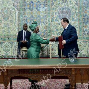 Le président de la République copréside avec le président du Mozambique la cérémonie de signature de six accords et mémorandums d'entente de coopération bilatérale