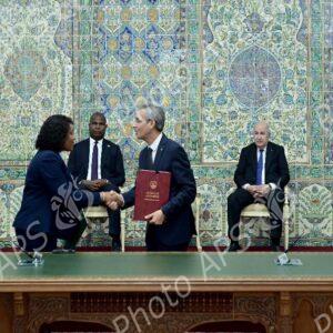 Le président de la République copréside avec le président du Mozambique la cérémonie de signature de six accords et mémorandums d'entente de coopération bilatérale