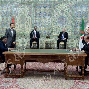 Le président de la République copréside avec le président du Mozambique la cérémonie de signature de six accords et mémorandums d'entente de coopération bilatérale