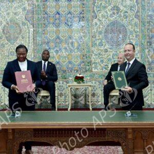 Le président de la République copréside avec le président du Mozambique la cérémonie de signature de six accords et mémorandums d'entente de coopération bilatérale