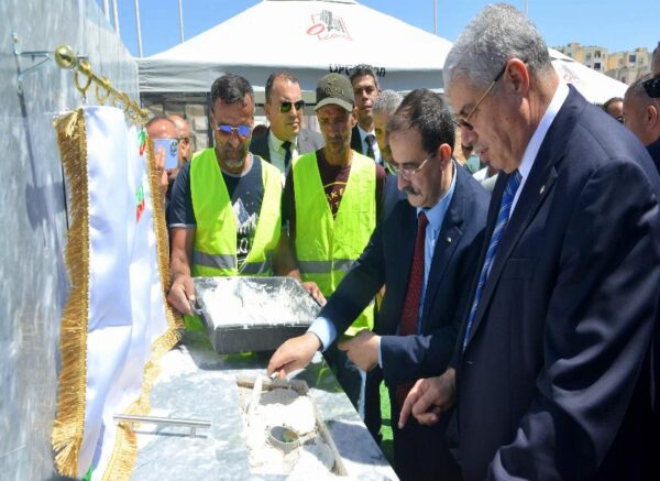 Oran : pose de la première pierre pour la réalisation de 4.000 logements publics locatifs