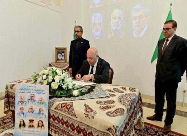 Attaque sioniste en Iran : le ministre des Moudjahidine signe le registre des condoléances
