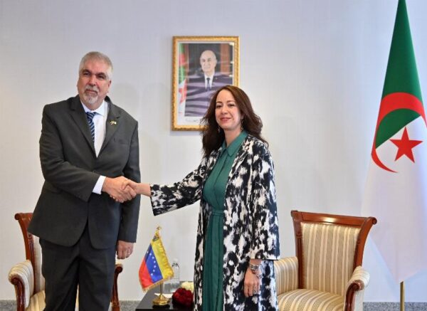 Mme Mansouri reçoit le vice-ministre vénézuélien pour l'Afrique au ministère du Pouvoir populaire