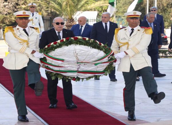Le président de la République se recueille à la mémoire des martyrs de la Révolution