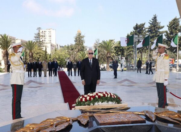 Le président de la République se recueille à la mémoire des martyrs de la Révolution