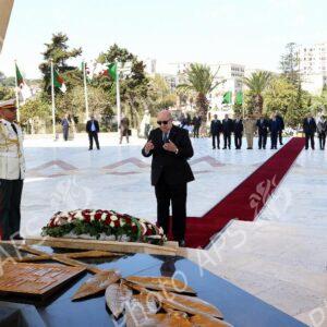 Le président de la République se recueille à la mémoire des martyrs de la Révolution