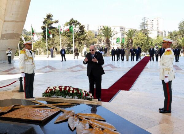 Le président de la République se recueille à la mémoire des martyrs de la Révolution