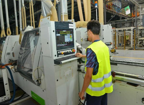 Oran : visite de travail et d'inspection du ministre de l'Industrie