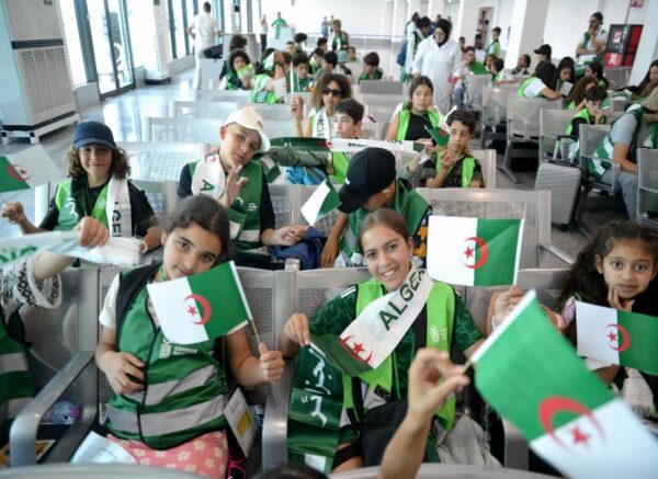 Arrivée du 1er groupe des enfants de la communauté nationale établie à l'étranger