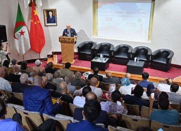 Travaux d’une conférence scientifique historique intitulée: « Algérie-Chine : consécration de l’histoire révolutionnaire et renforcement du futur rayonnant commun »
