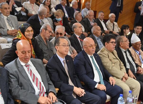 Travaux d’une conférence scientifique historique intitulée: « Algérie-Chine : consécration de l’histoire révolutionnaire et renforcement du futur rayonnant commun »