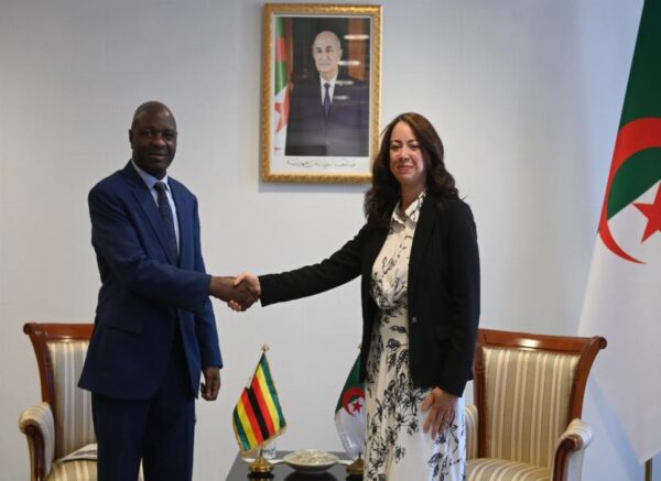 Mme Mansouri reçoit le secrétaire permanent des affaires étrangères et du Commerce international du Zimbabwe