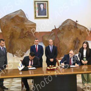 Signature d'une convention-cadre entre le ministère des Affaires étrangères et Algérie Poste