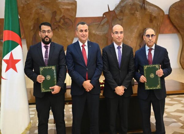 Signature d'une convention-cadre entre le ministère des Affaires étrangères et Algérie Poste