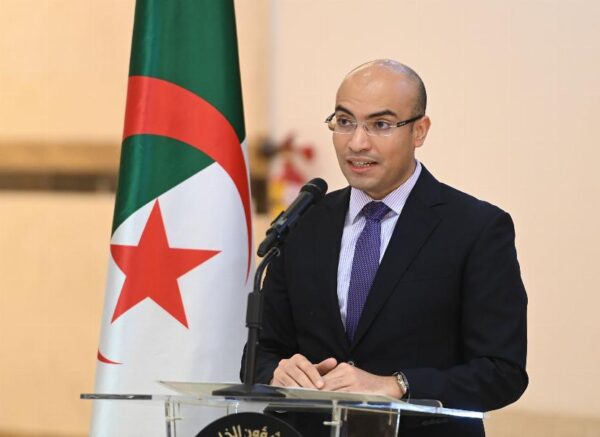 Signature d'une convention-cadre entre le ministère des Affaires étrangères et Algérie Poste