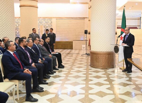 Signature d'une convention-cadre entre le ministère des Affaires étrangères et Algérie Poste