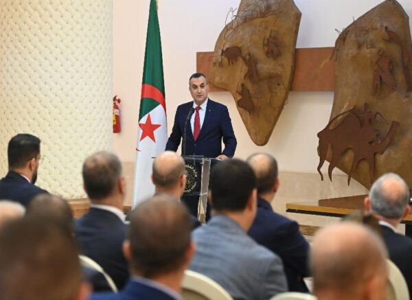 Signature d'une convention-cadre entre le ministère des Affaires étrangères et Algérie Poste
