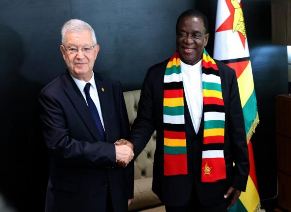 Le Président de la République du Zimbabwe reçoit le Président du conseil de la Nation