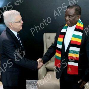 Le Président de la République du Zimbabwe reçoit le Président du conseil de la Nation