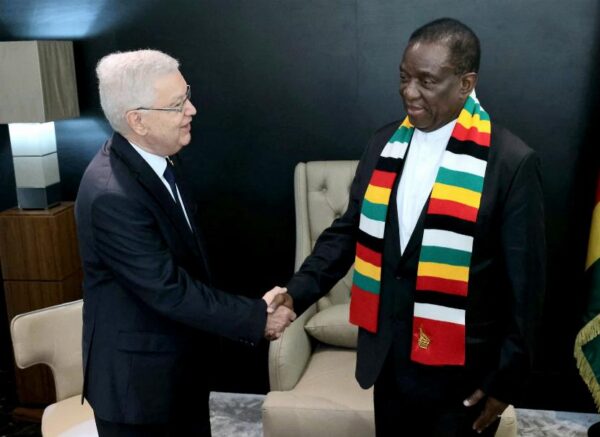 Le Président de la République du Zimbabwe reçoit le Président du conseil de la Nation