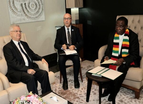 Le Président de la République du Zimbabwe reçoit le Président du conseil de la Nation