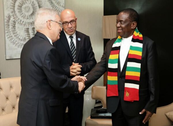 Le Président de la République du Zimbabwe reçoit le Président du conseil de la Nation