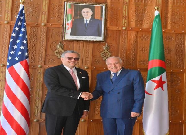 Le ministre des Affaires étrangères reçoit le conseiller principal du président des Etats-Unis pour l'Afrique