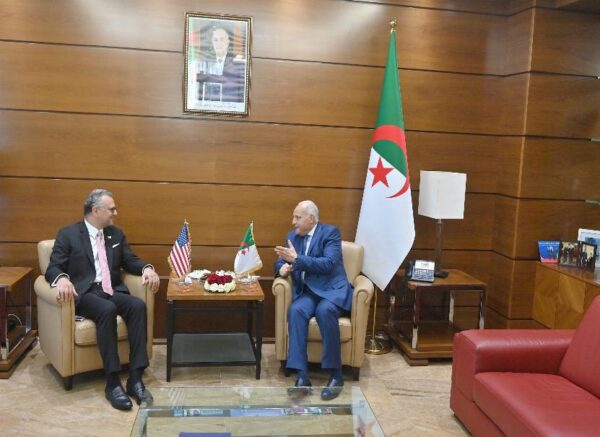 Le ministre des Affaires étrangères reçoit le conseiller principal du président des Etats-Unis pour l'Afrique