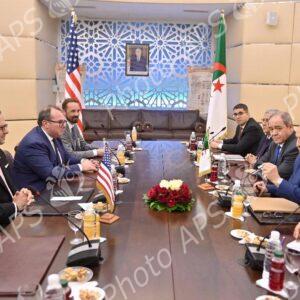 Le ministre des Affaires étrangères s'entretient avec le conseiller principal du président des Etats-Unis pour l'Afrique