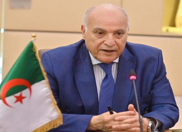 Le ministre des Affaires étrangères s'entretient avec le conseiller principal du président des Etats-Unis pour l'Afrique