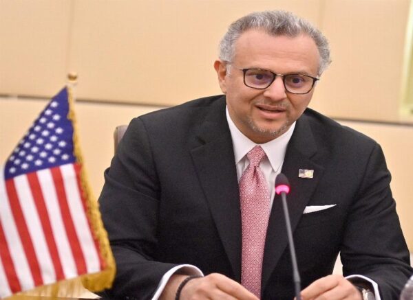 Le ministre des Affaires étrangères s'entretient avec le conseiller principal du président des Etats-Unis pour l'Afrique