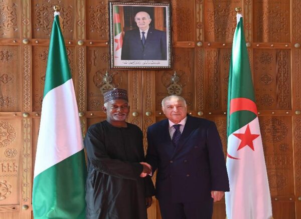 Le ministre des Affaires étrangères reçoit son homologue de la République fédérale du Nigeria