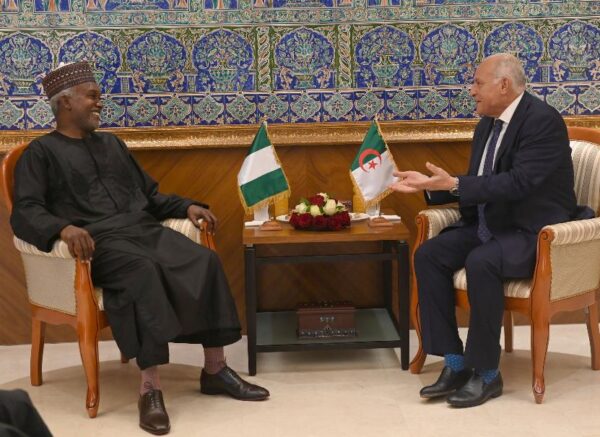 Le ministre des Affaires étrangères reçoit son homologue de la République fédérale du Nigeria