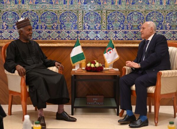 Le ministre des Affaires étrangères reçoit son homologue de la République fédérale du Nigeria